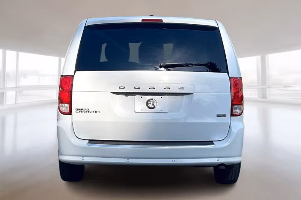 2017 Dodge Grand Caravan SE Plus Passenger Image 4