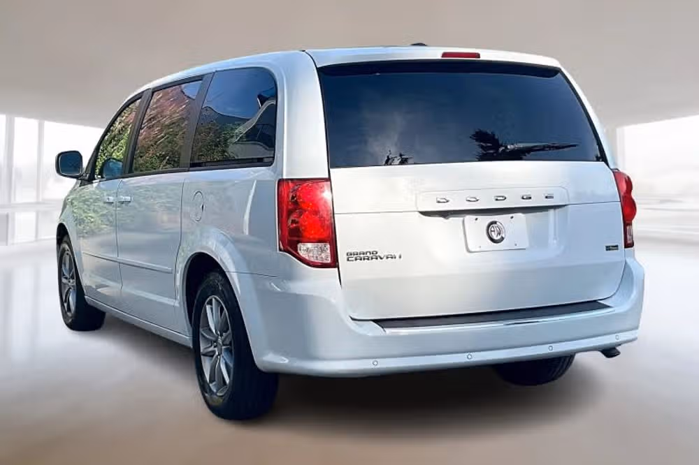 2017 Dodge Grand Caravan SE Plus Passenger Image 2