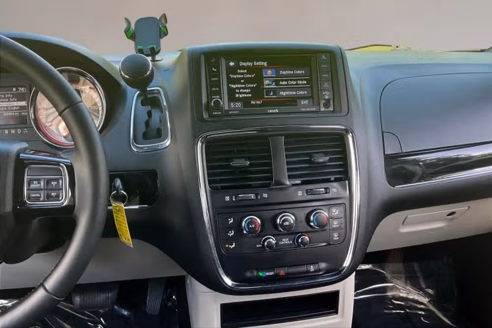 2017 Dodge Grand Caravan SE Plus Passenger Image 6