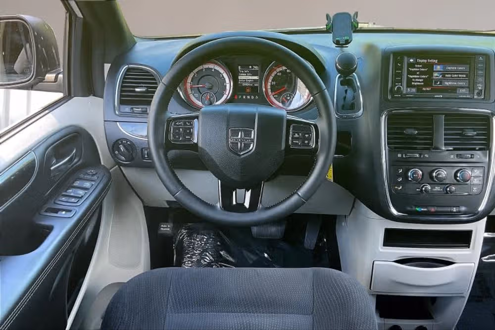 2017 Dodge Grand Caravan SE Plus Passenger Image 5