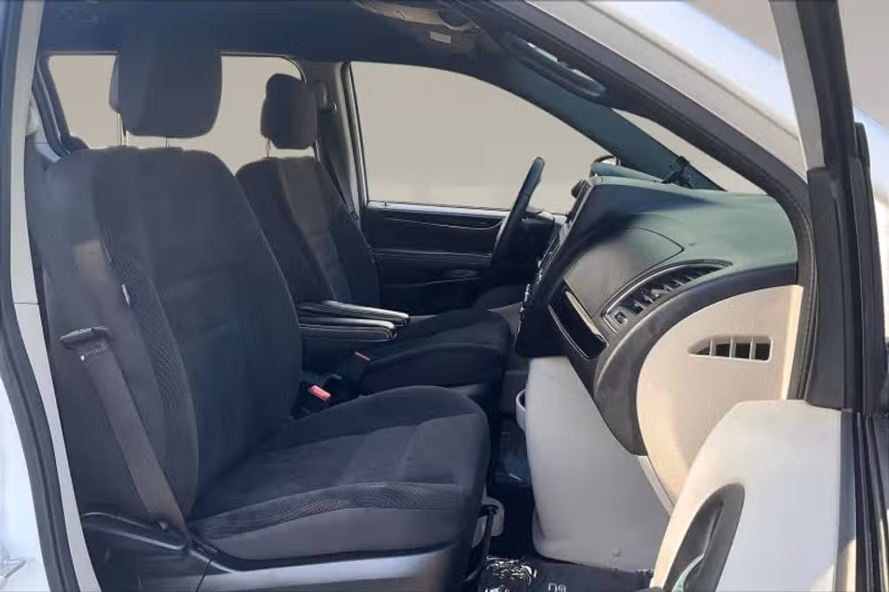 2017 Dodge Grand Caravan SE Plus Passenger Image 7