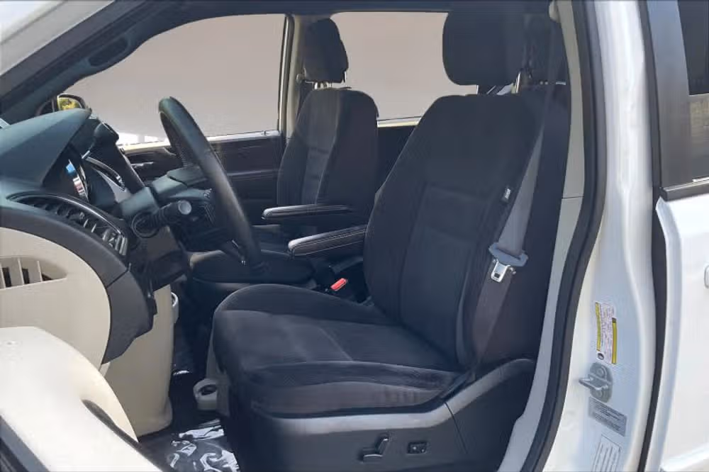 2017 Dodge Grand Caravan SE Plus Passenger Image 25