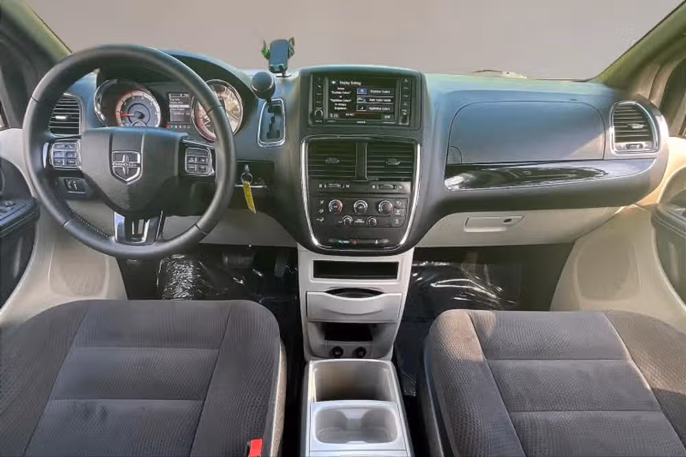2017 Dodge Grand Caravan SE Plus Passenger Image 16