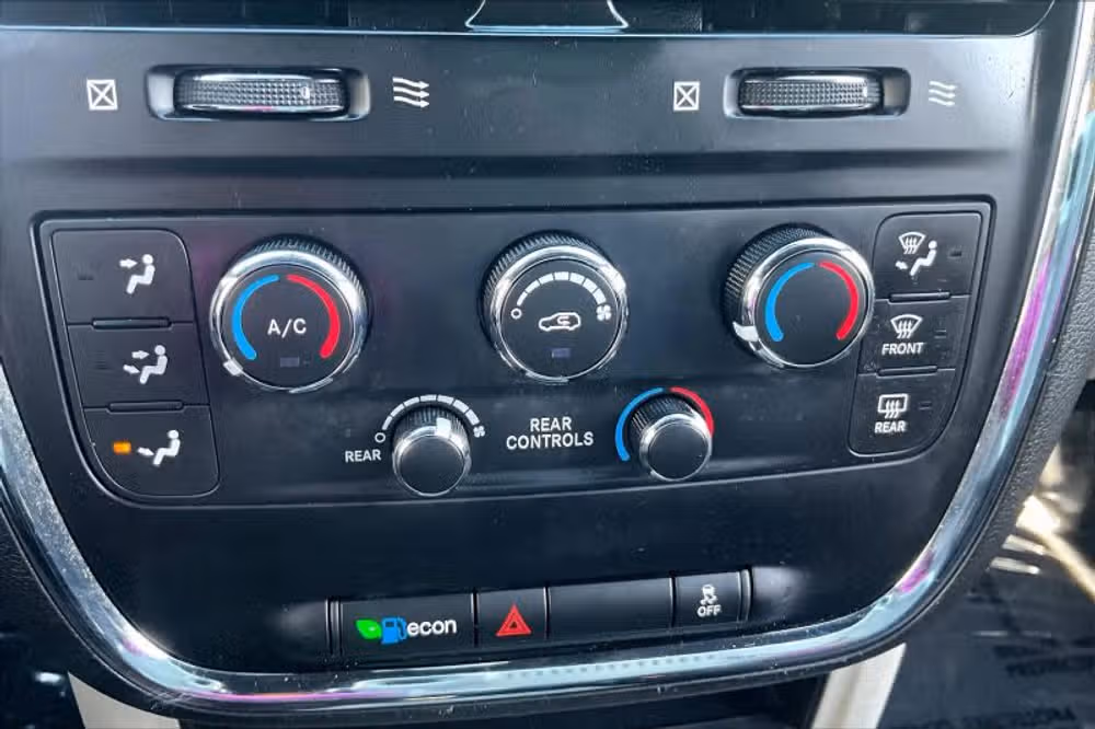 2017 Dodge Grand Caravan SE Plus Passenger Image 32