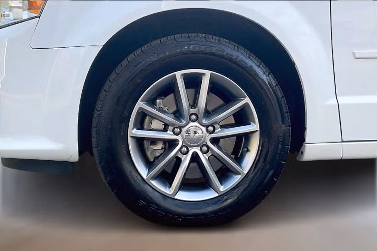 2017 Dodge Grand Caravan SE Plus Passenger Image 9