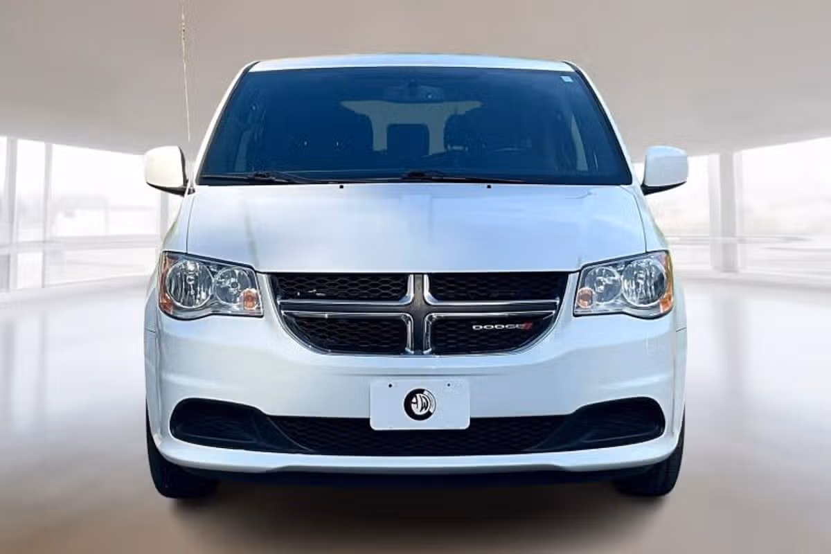 2017 Dodge Grand Caravan SE Plus Passenger Image 3