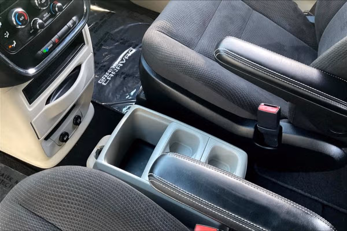 2017 Dodge Grand Caravan SE Plus Passenger Image 15