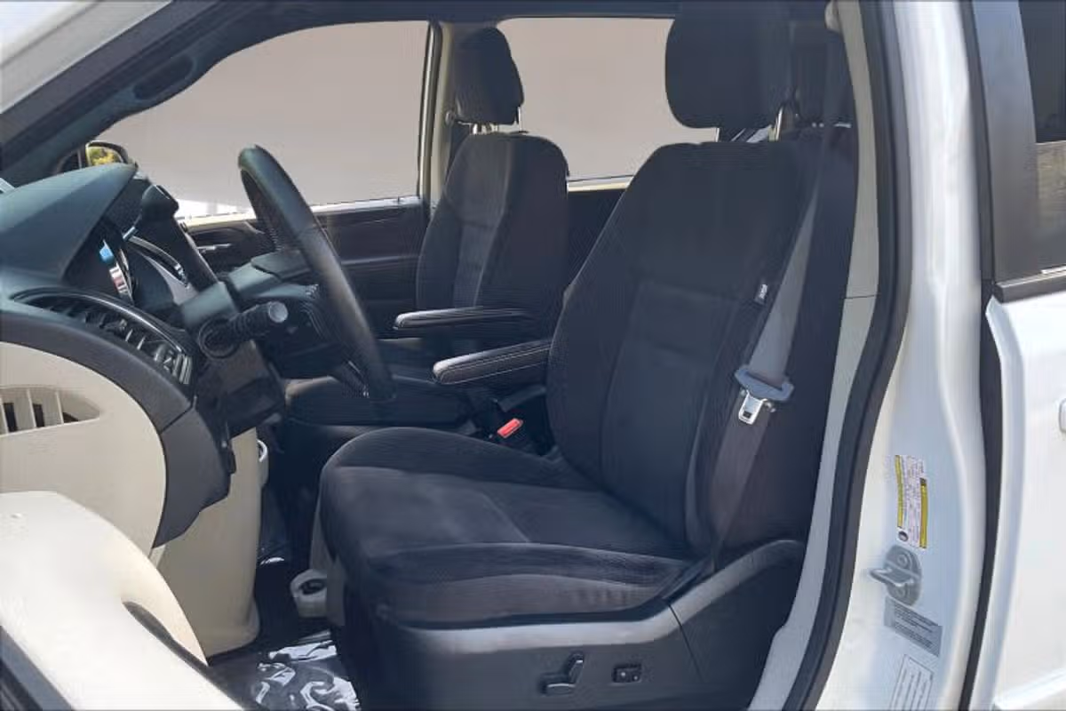 2017 Dodge Grand Caravan SE Plus Passenger Image 25