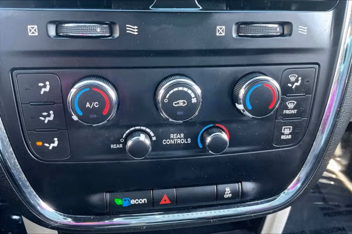 2017 Dodge Grand Caravan SE Plus Passenger Image 32