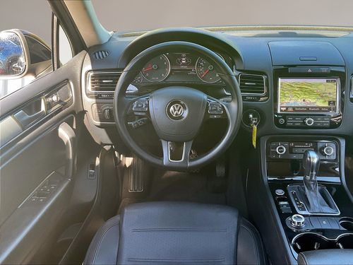 2014 Volkswagen Touareg V6 Sport SUV 4D Lower Image 3
