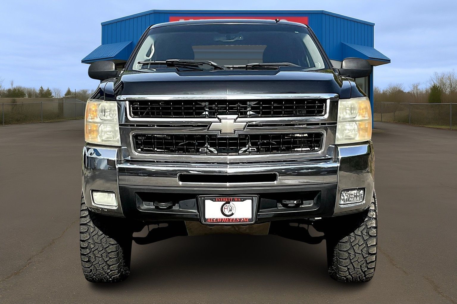 View vehicle photo 3