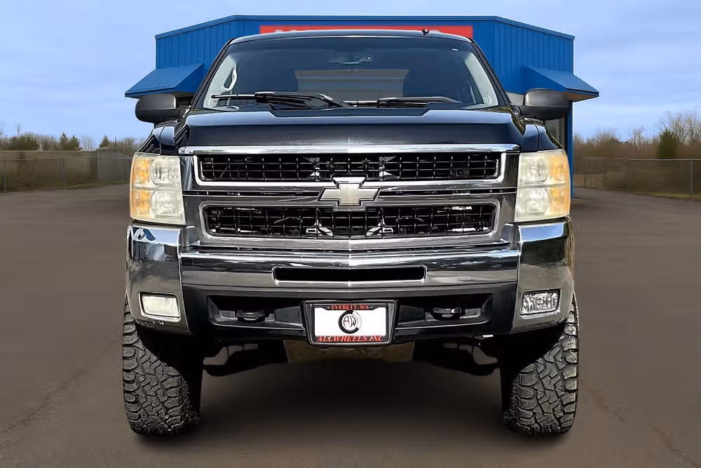 2007 Chevrolet Silverado 2500HD LT Pickup 4D 6 1/2 ft Image 3