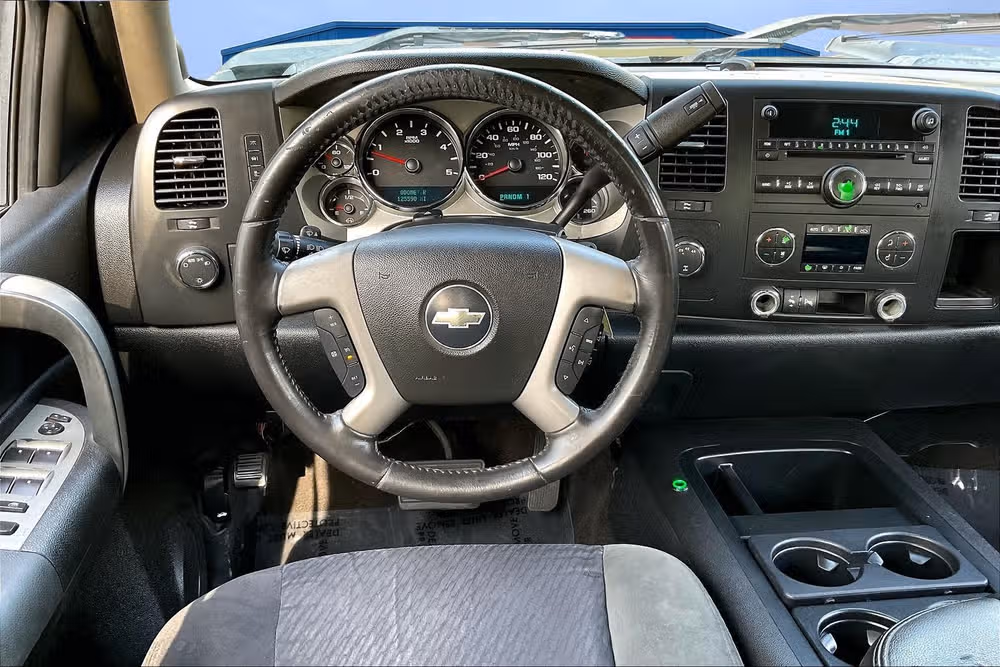 2007 Chevrolet Silverado 2500HD LT Pickup 4D 6 1/2 ft Image 5