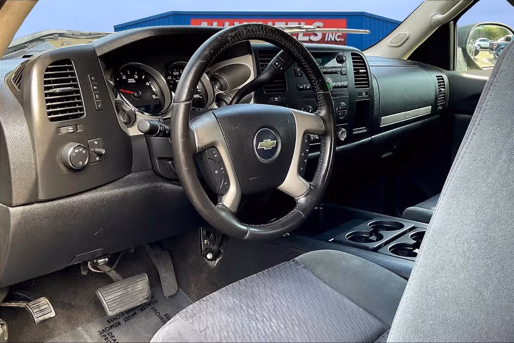 2007 Chevrolet Silverado 2500HD LT Pickup 4D 6 1/2 ft Image 12
