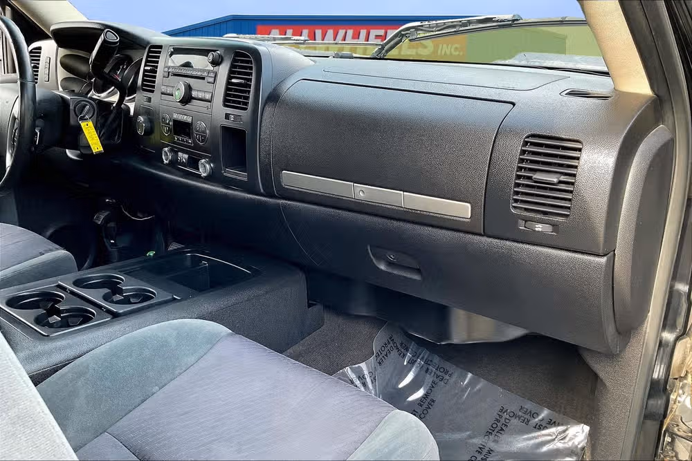 2007 Chevrolet Silverado 2500HD LT Pickup 4D 6 1/2 ft Image 15
