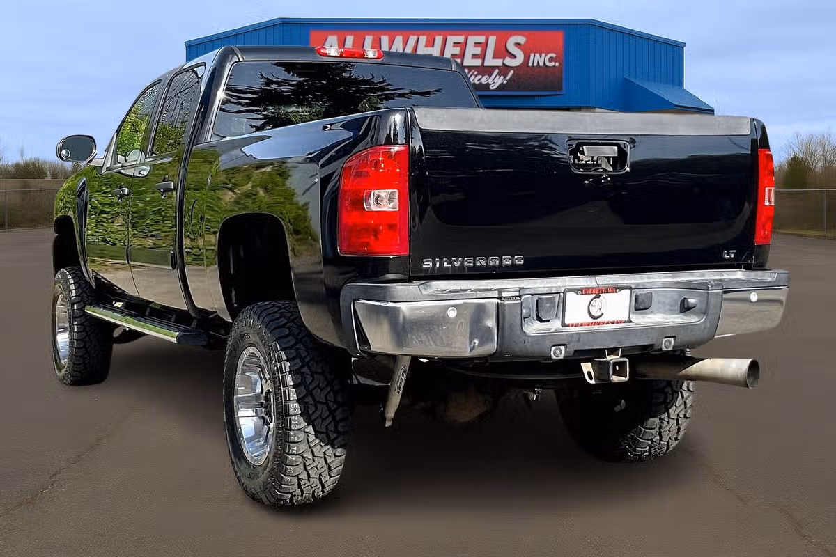 2007 Chevrolet Silverado 2500HD LT Pickup 4D 6 1/2 ft Image 2