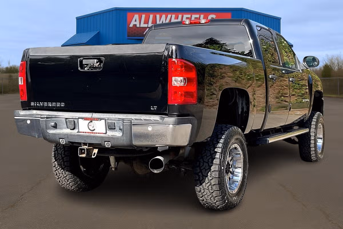 2007 Chevrolet Silverado 2500HD LT Pickup 4D 6 1/2 ft Image 11