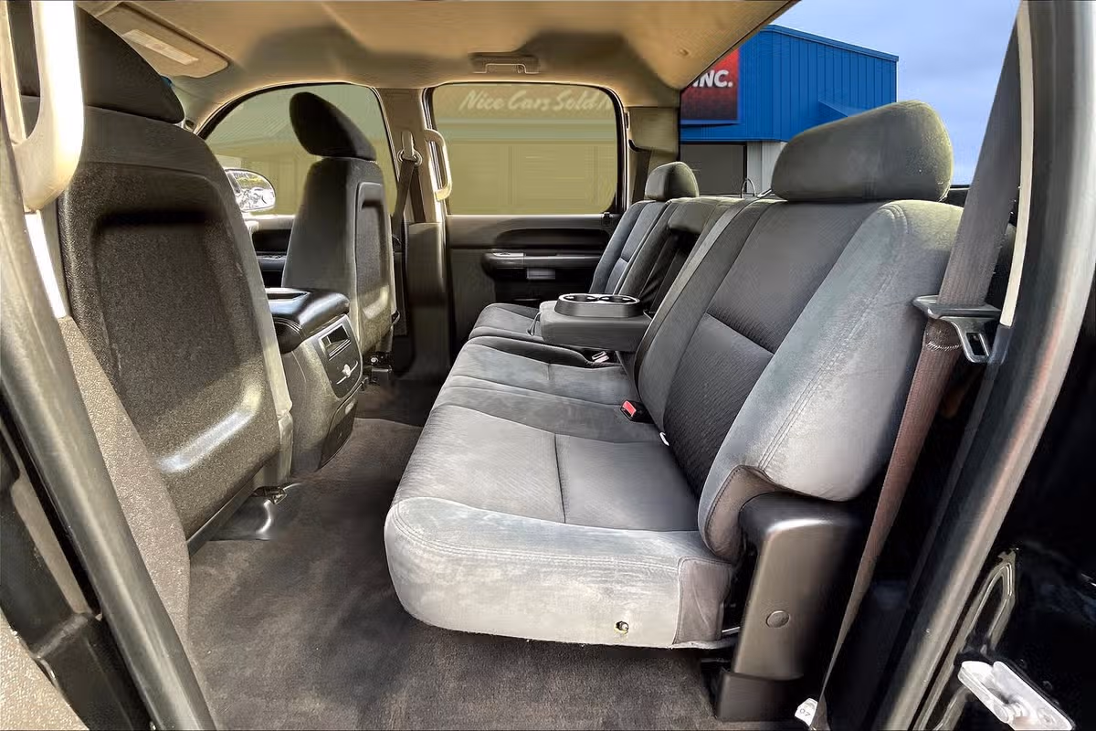 2007 Chevrolet Silverado 2500HD LT Pickup 4D 6 1/2 ft Image 23