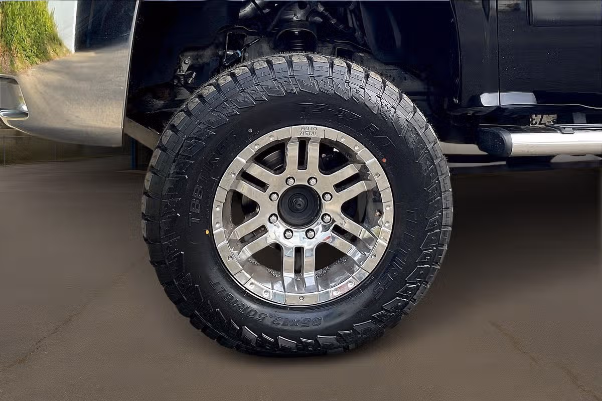 2007 Chevrolet Silverado 2500HD LT Pickup 4D 6 1/2 ft Image 8