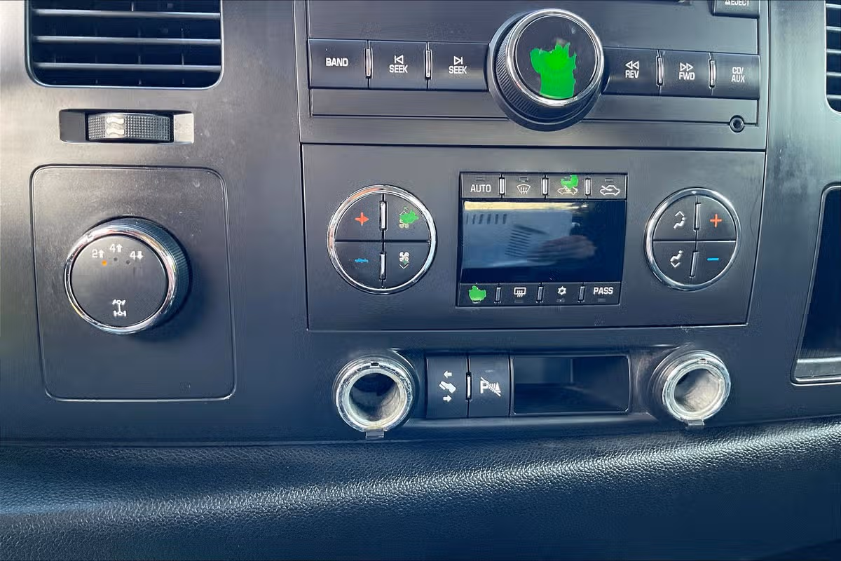 2007 Chevrolet Silverado 2500HD LT Pickup 4D 6 1/2 ft Image 28