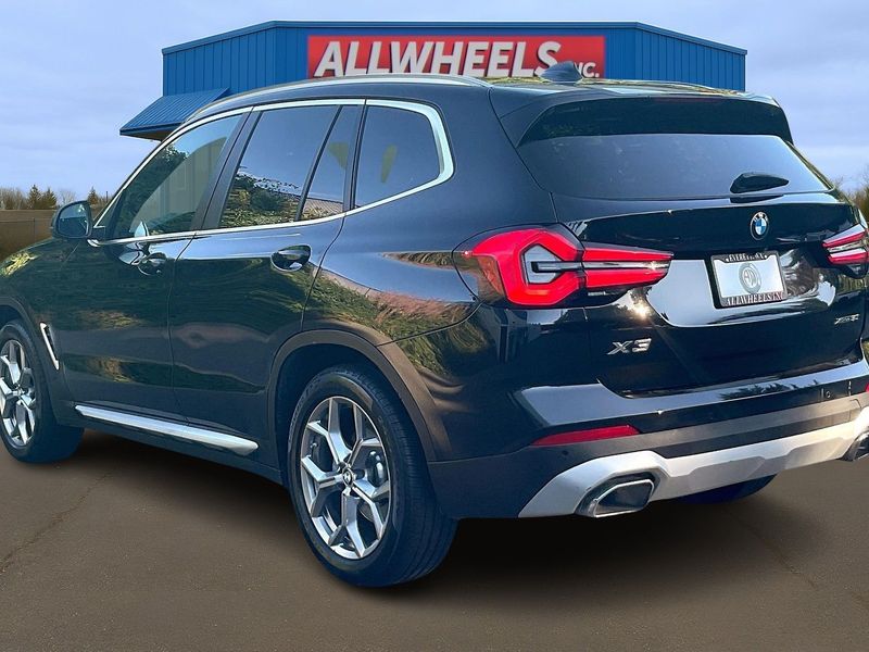 2023 BMW X3 xDrive30i Upper Image 2