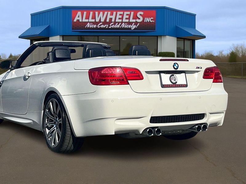 2013 BMW M3 Base Upper Image 2