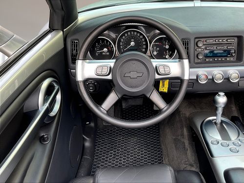 2004 Chevrolet SSR LS Regular Cab Convertible Lower Image 3