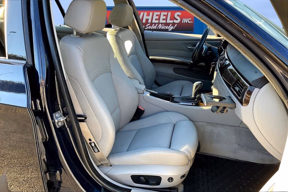 2010 BMW 3 Series 328i xDrive Image 7