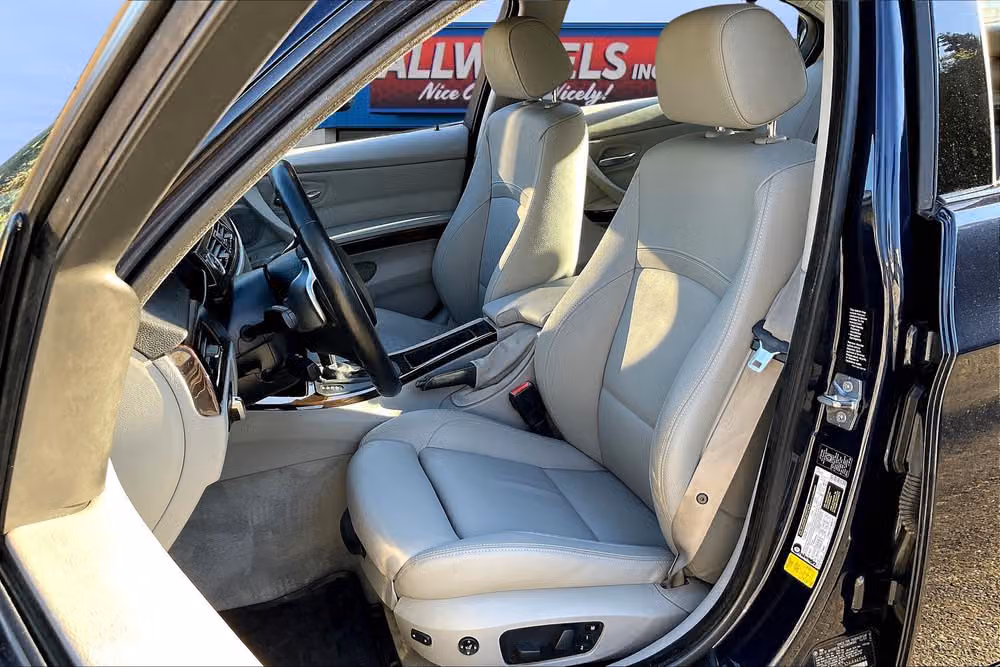 2010 BMW 3 Series 328i xDrive Image 23