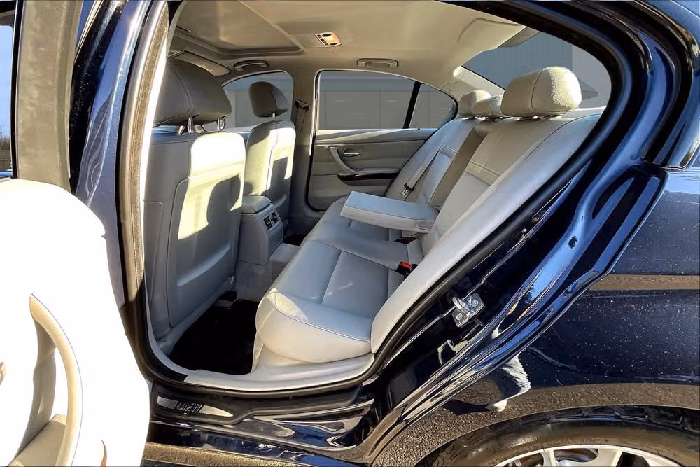 2010 BMW 3 Series 328i xDrive Image 24