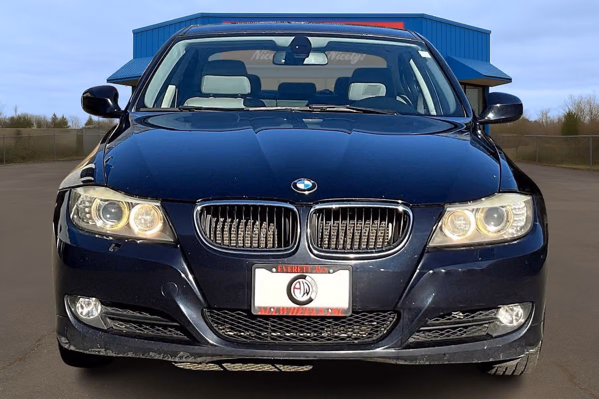 2010 BMW 3 Series 328i xDrive Image 3
