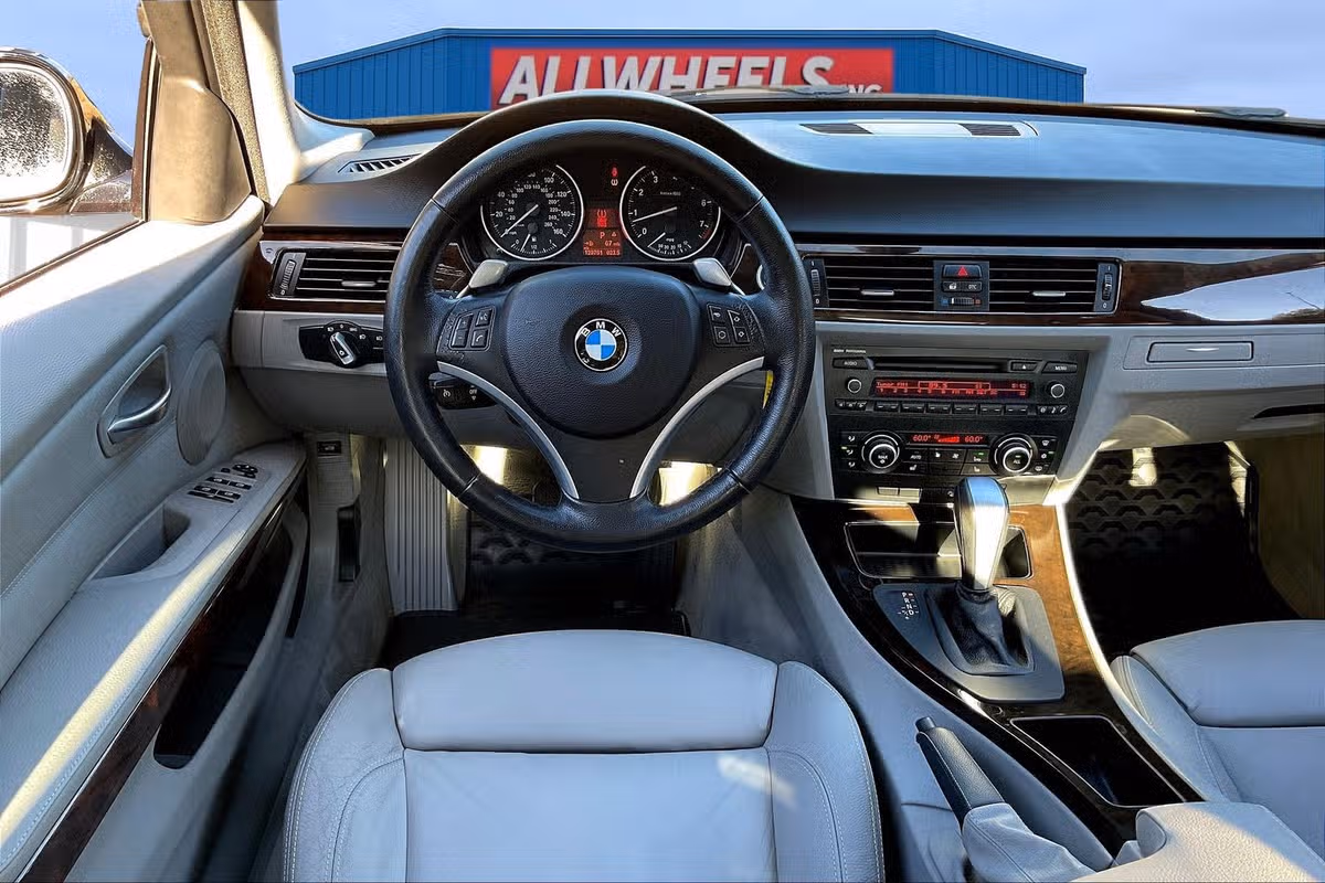 2010 BMW 3 Series 328i xDrive Image 5