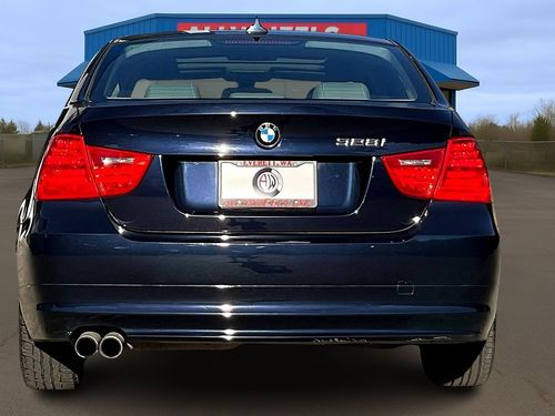 2010 BMW 3 Series 328i xDrive Lower Image 2