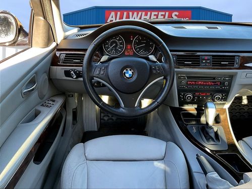 2010 BMW 3 Series 328i xDrive Lower Image 3