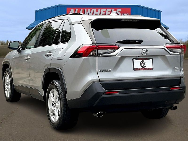 2020 Toyota RAV4 XLE Upper Image 2
