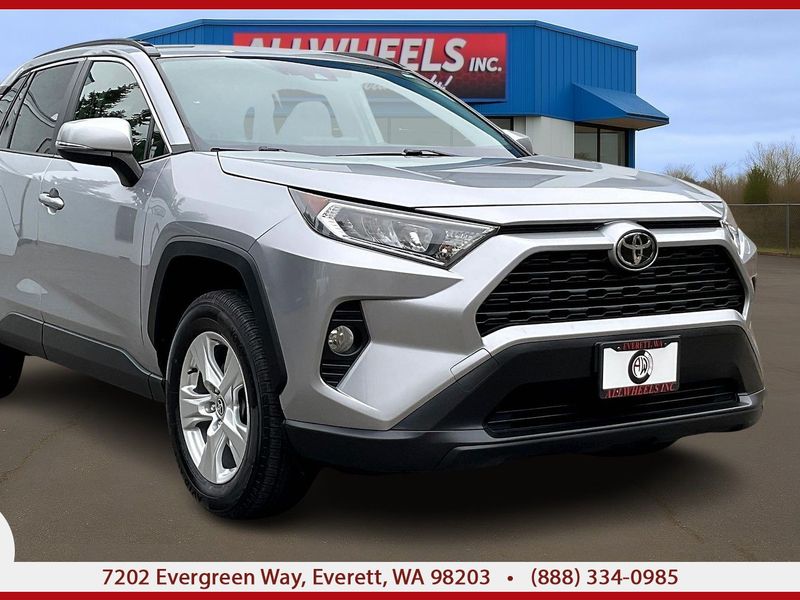 2020 Toyota RAV4 XLE Upper Image 1