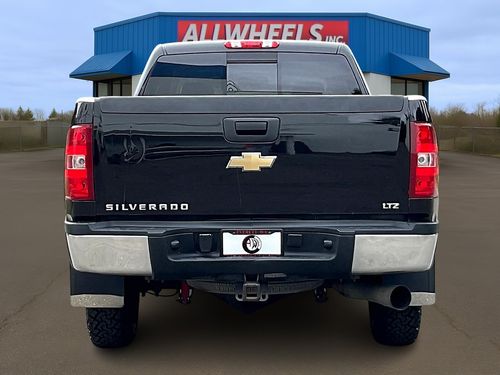 2007 Chevrolet Silverado 2500HD LTZ Pickup 4D 8 ft Crew Cab Lower Image 2