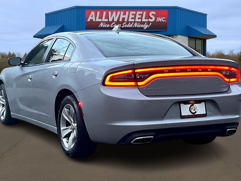 2017 Dodge Charger SXT Upper Image 2