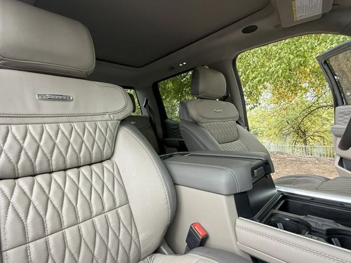 2025 Ford F-450 Super Duty Platinum Crew Cab Lower Image 2