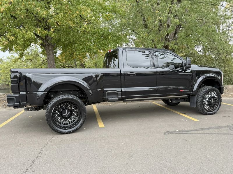 2025 Ford F-450 Super Duty Platinum Crew Cab Upper Image 2