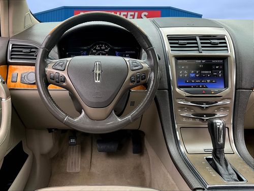 2013 Lincoln MKX Base Lower Image 3