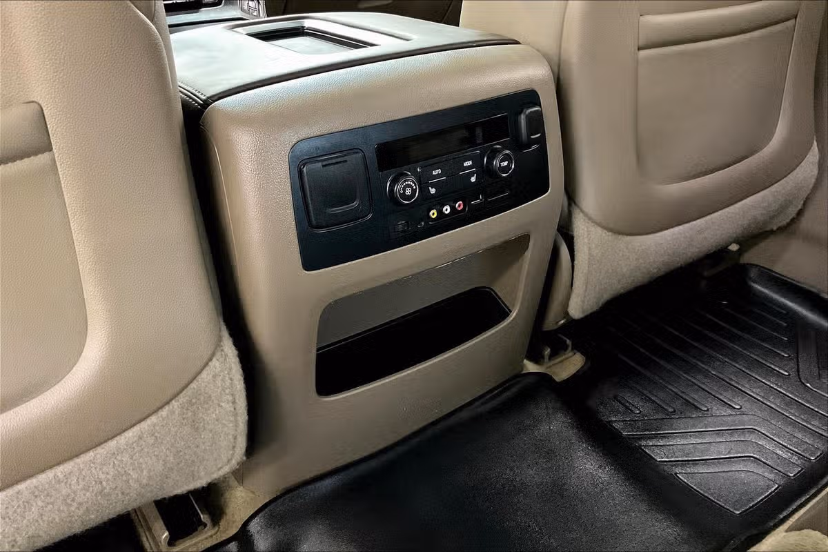2015 Chevrolet Tahoe LTZ Image 33