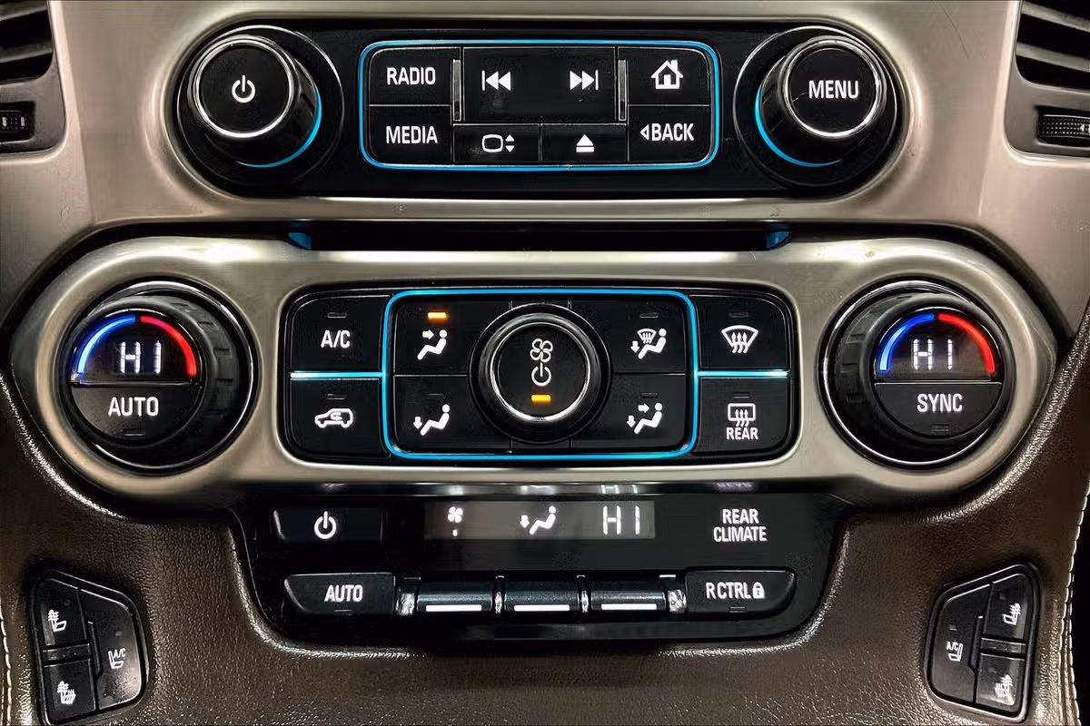 2015 Chevrolet Tahoe LTZ Image 31
