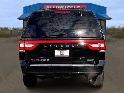 2015 Lincoln Navigator L Base Lower Image 2