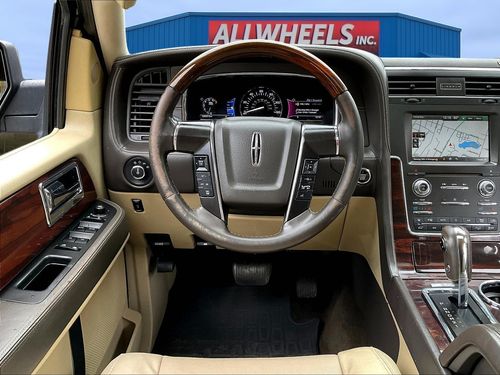 2015 Lincoln Navigator L Base Lower Image 3