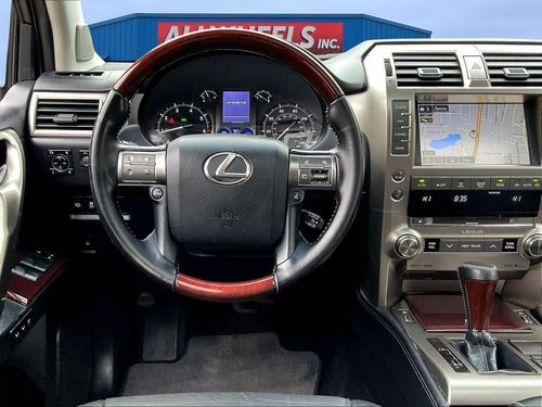 2018 Lexus GX 460 Base Lower Image 3