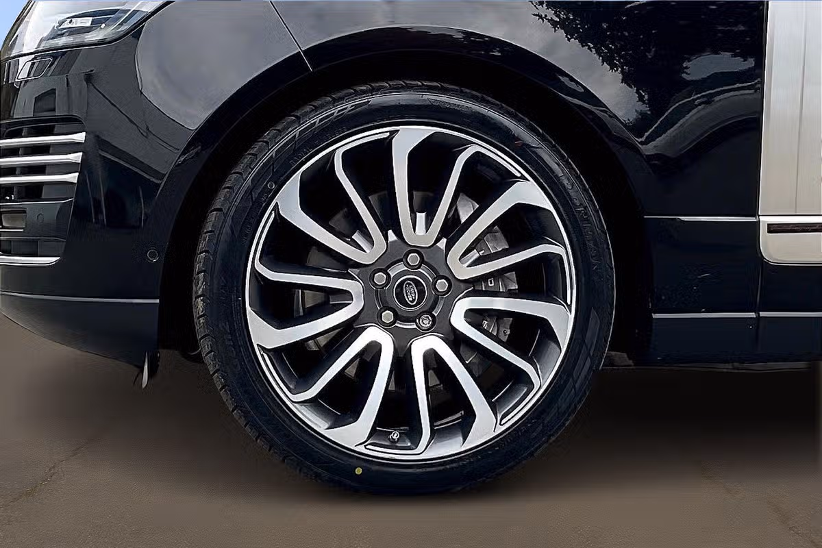 2018 Land Rover Range Rover Autobiography Image 9