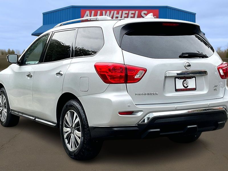 2020 Nissan Pathfinder SL Upper Image 2