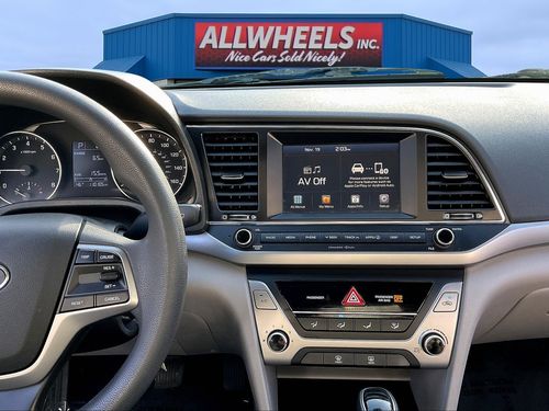 2017 Hyundai ELANTRA SE Lower Image 2