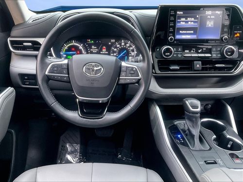 2021 Toyota Highlander Hybrid XLE Lower Image 3